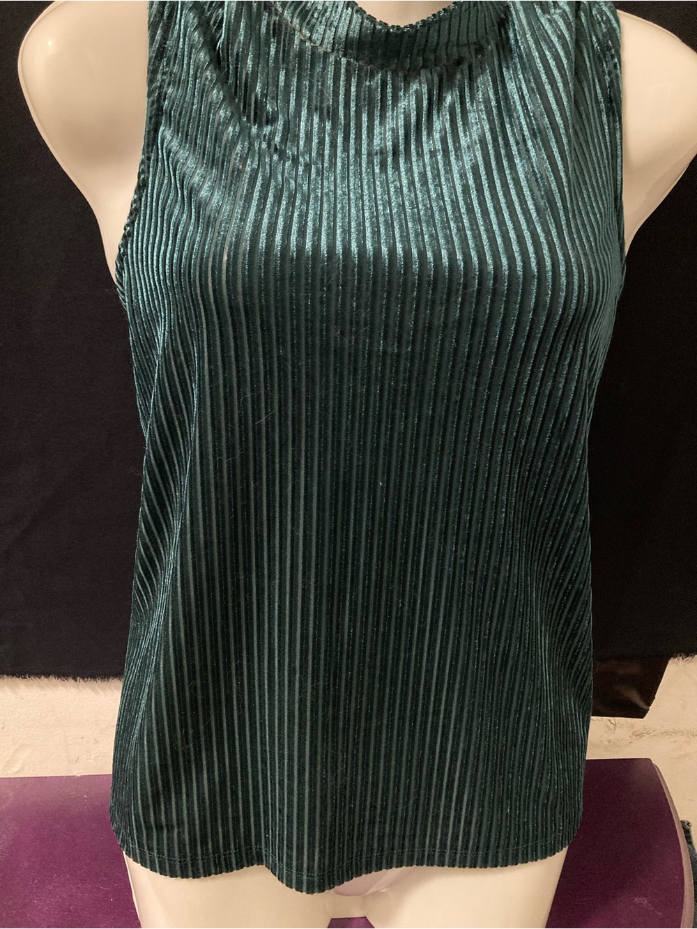 Suzy Shier Teal Velvet Sleeveless Pleated Top